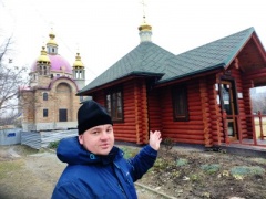 E.Butrimo nuotraukoje: šventikas Ivanas rastą ikoną vadina Ukrainos kančių ir pergalės simboliu